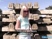 我和我女友为了刺激在木材场打了一炮