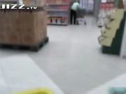 大猛男逛超市艳遇到一个超性感的美女，约去吃饭带回酒店一夜情好爽