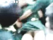 一群中学生,竟然在课室里强奸女同学