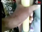 公交车上的大奶妹惨遭咸猪手摸奶不敢出声