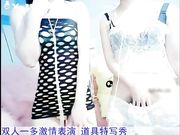 很会玩的双胞胎姐妹花上面吃面条下面吃黄瓜洗脸盆接尿尿1