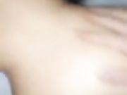 洗澡萝莉主播吃完火腿肠和爸爸草逼 禽兽爸爸比较关心女儿最近赚了多少钱