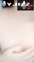 洗澡萝莉主播吃完火腿肠和爸爸草逼 禽兽爸爸比较关心女儿最近赚了多少钱2