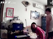 家庭实况360监控拍老公想要了 不停挑逗媳妇 两个乳房吧唧吧唧轮流吸