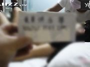 性爱实力派嫩妹馨馨背着男友和网友酒店3P刺激偷情