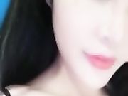 清纯大奶妹豪宅里玩制服诱惑 干爹一时受不了拔枪爆操