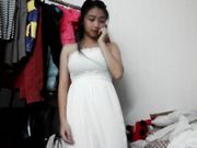 涉世未深年轻小演员为了上镜出名被禽兽导演诱骗脱衣2