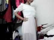 涉世未深年轻小演员为了上镜出名被禽兽导演诱骗脱衣3