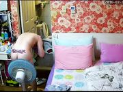 黑客破解家庭摄像头偷拍白领姐姐洗完白白风扇吹身子