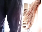 户外爆乳美少妇又来工地勾引老汉 次你穿的太性感今天不想刷漆了