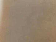 牛仔短裤大长腿贫乳美女和炮友居家啪啪 翘起屁股舔逼后入撞击美臀