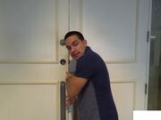 18岁的日烧女孩性欲旺盛操她的继兄弟