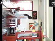 天然大奶艺校漂亮高挑长发美女自家客厅慢慢脱衣走秀 不多说了 秒懂下吧