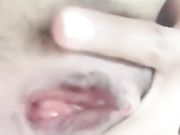 颜值还不错肤色很漂亮的美女主播来月经还和狼友神交舔鸡巴