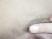 颜值还不错肤色很漂亮的美女主播来月经还和狼友神交舔鸡巴