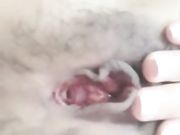 颜值还不错肤色很漂亮的美女主播来月经还和狼友神交舔鸡巴