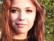 极品身材漂亮车模 人廋胸大 在街边演绎一道亮丽的风景线