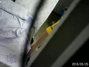 邻居夫妻喜欢晚上开灯做爱 却不知道被人拍下全过程