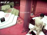 情趣酒店水滴摄像头监控偷拍很会玩的眼镜情侣各种姿势有点重温玉蒲团的感觉