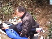 胖哥和野鸡在公园小山上苟合