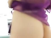 美乳女神思瑞穿着性感情趣内衣和狼友互动下面貌似流血了床单都弄脏了