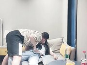 重金约18岁外围学生妹兼职极品少女胴体诱人