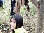 地里勾搭的小少妇露脸被小哥按在树上草01