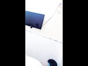 凌晨真实撩路人宾馆开房做爱 屌丝人瘦屌大 没操满足还要自己玩喷水