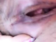 大奶尤物穿着紫色性感情趣内衣和狼友互动