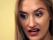 性感背包客Tiffany Tatum在旅馆里和陌生人做爱