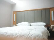 这对纯天然大胸很少见大屌爆操小骚逼脱套01