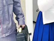 剧情演绎丝袜骚逼少妇勾搭修空调的小哥01