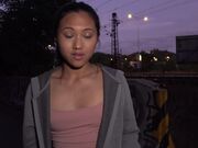 开放亚裔妹子野马路上逼粗大鸡巴后入阴道啪啪