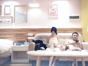 苗条性感的漂亮小美女酒店床上被黄先生各种后入02