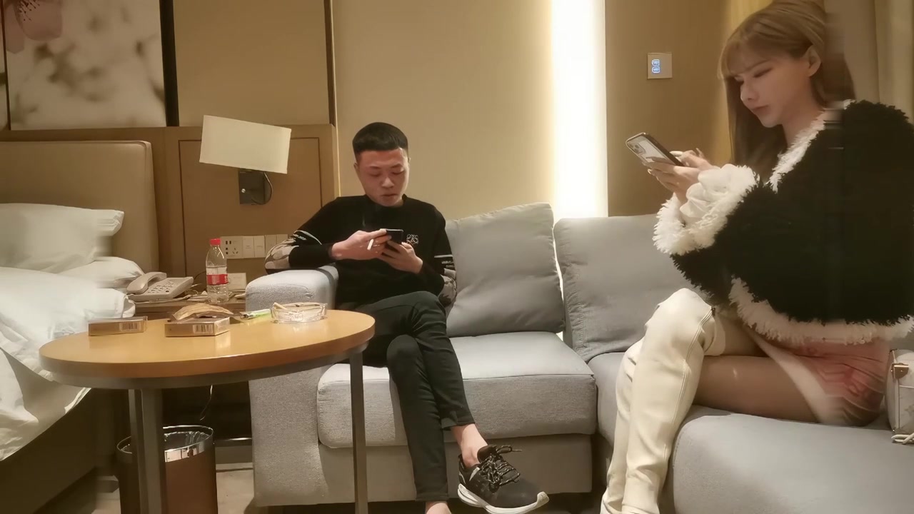 花3000块约外围大胸情趣装干了两炮01