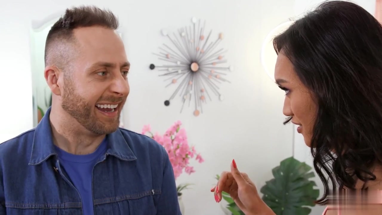 女人味十足的人妖和型男接吻爱抚毒龙舔菊操后门爆射