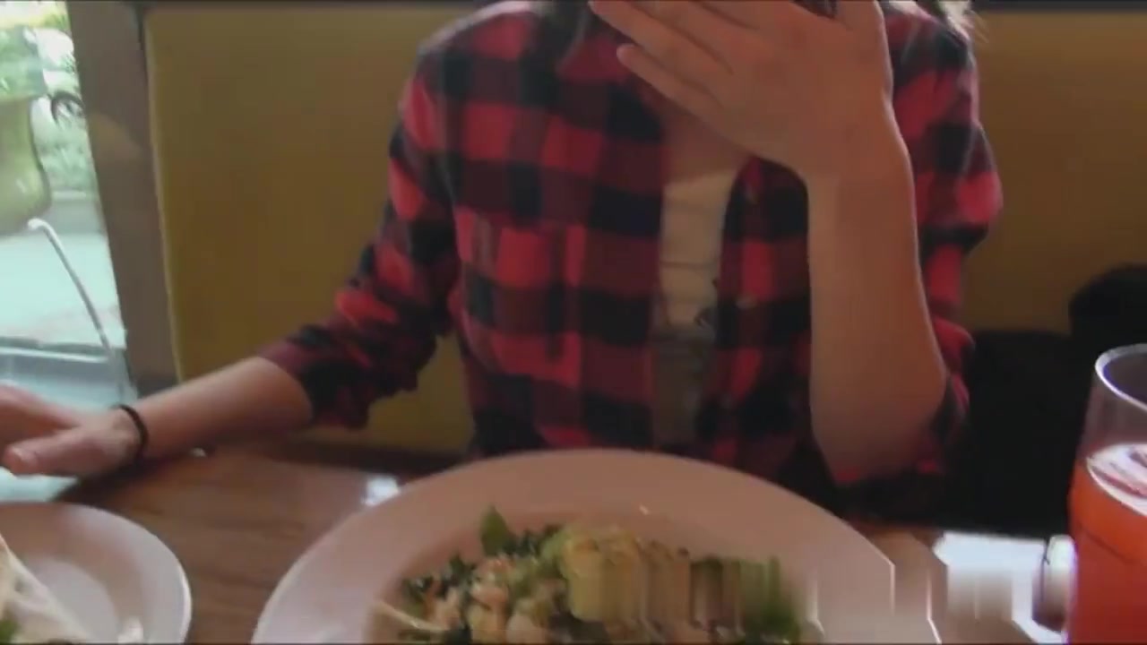 和赖利·里德的POV约会在她可爱的小脸上留下了Cum