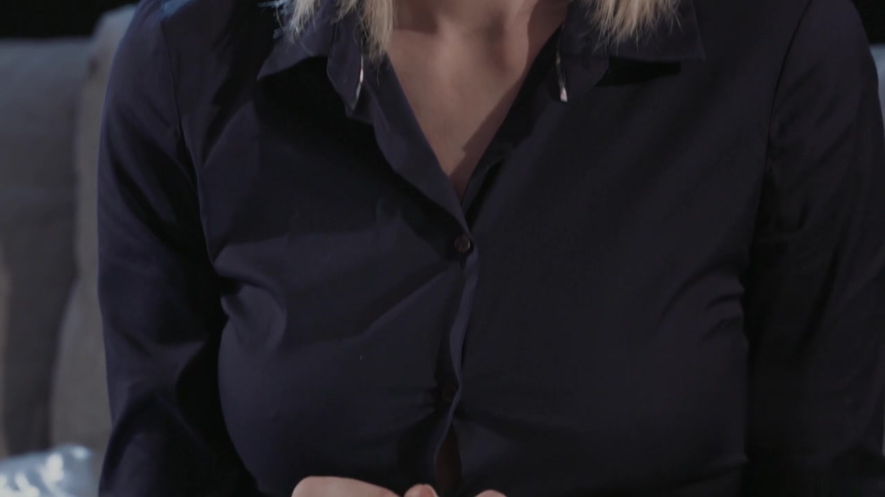 三个高挑妹子激腿逼穴摩擦鸡巴深入抽插啪啪喷