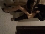 骚货娘们夜晚寂勾搭邻居到顶楼打炮姿势淫荡