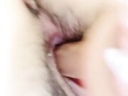 00后少女粉嫩小穴阳具自插呻吟不断