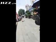 达叔街射 第14弹尾随OL射黑丝上被发现了 屏幕黑了自己脑补