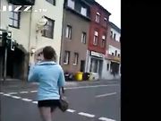 达叔街射 第14弹尾随OL射黑丝上被发现了 屏幕黑了自己脑补