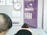 御姐被大叔道具插菊花擦点润滑油整根插入