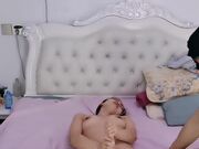 老婆携闺蜜伺候老公双飞大战 女上位晃动大奶子 高潮到内射精液流出 上