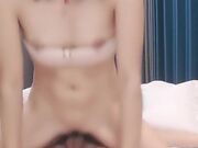 高跟美少妇短裙露脸酒店啪啪精瘦小哥 让小哥舔逼口交大鸡巴样子好骚2