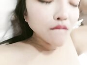 -颜值不错的小江疏影少妇被两个大哥酒店玩弄 好骚啊口交大鸡巴让大哥打奶炮