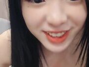 18岁梦涵宝贝 小屁孩初次被口 爽不爽 有多爽 很爽 你不要害羞啊 不干啊 吊毛一个