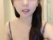 性感小美女露脸发骚 自慰逼逼等待小哥的大鸡巴 温柔的舔弄主动上位