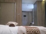 3000元酒店约啪穿着贵气时尚的大美女 收完现金床上激战,鸡巴刚插痛的大叫