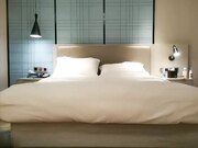 约蓝裙妹子调情一番穿情趣护士装骑乘后入